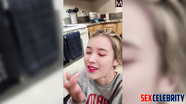 Blonde got a portion of sperm in the kitchen / IU (이지은 딥 페이크 에로틱) fakeapp