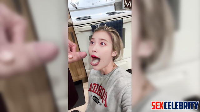 Blonde got a portion of sperm in the kitchen / IU (이지은 딥 페이크 에로틱) fakeapp