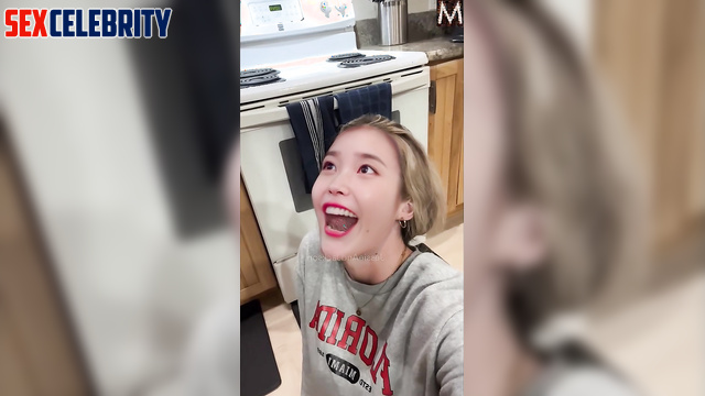 Blonde got a portion of sperm in the kitchen / IU (이지은 딥 페이크 에로틱) fakeapp