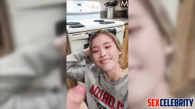 Blonde got a portion of sperm in the kitchen / IU (이지은 딥 페이크 에로틱) fakeapp