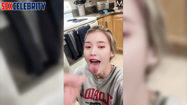 Blonde got a portion of sperm in the kitchen / IU (이지은 딥 페이크 에로틱) fakeapp