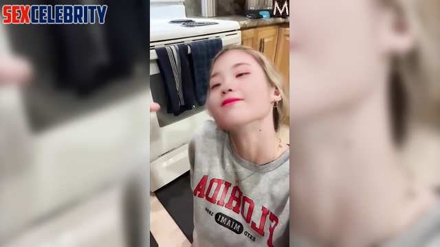 Blonde got a portion of sperm in the kitchen / IU (이지은 딥 페이크 에로틱) fakeapp