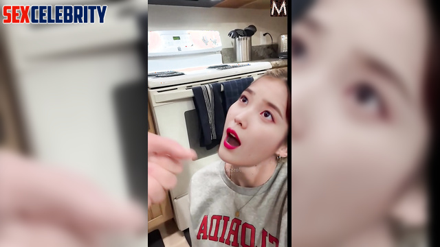 Blonde got a portion of sperm in the kitchen / IU (이지은 딥 페이크 에로틱) fakeapp