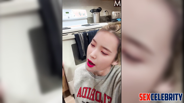 Blonde got a portion of sperm in the kitchen / IU (이지은 딥 페이크 에로틱) fakeapp