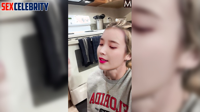 Blonde got a portion of sperm in the kitchen / IU (이지은 딥 페이크 에로틱) fakeapp