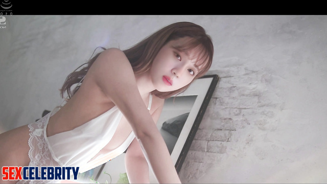 They oiled her body and started playing / Winter (윈터 에스파) celebrity sex