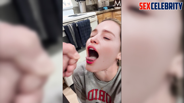 Pretty blonde uses your sperm as protein - Emilia Clarke deepfake erotic