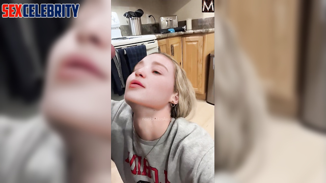 Pretty blonde uses your sperm as protein - Emilia Clarke deepfake erotic