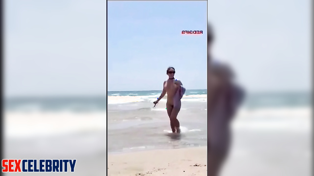 AI Amy Freeze blowjob on the beach