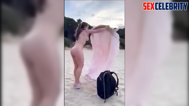 AI Amy Freeze blowjob on the beach