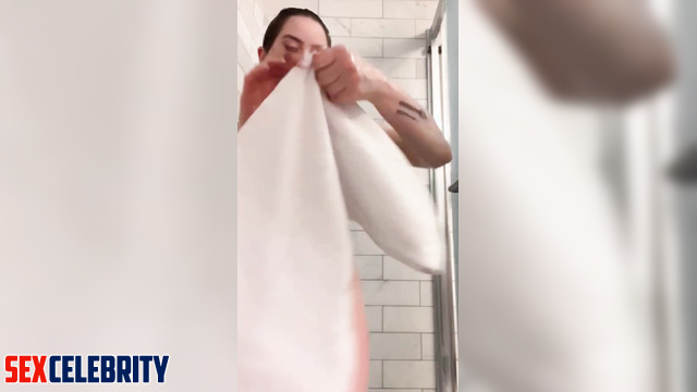 AI Billie Eilish washes her big tits