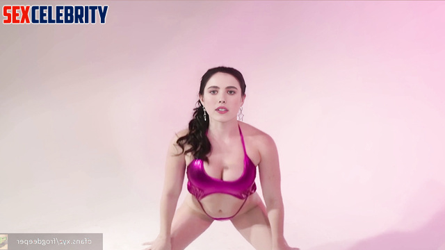 AI Margaret Qualley - She got undressed and plays with your dick