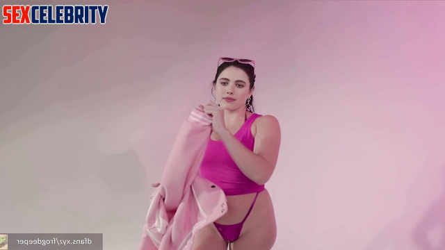 AI Margaret Qualley - She got undressed and plays with your dick