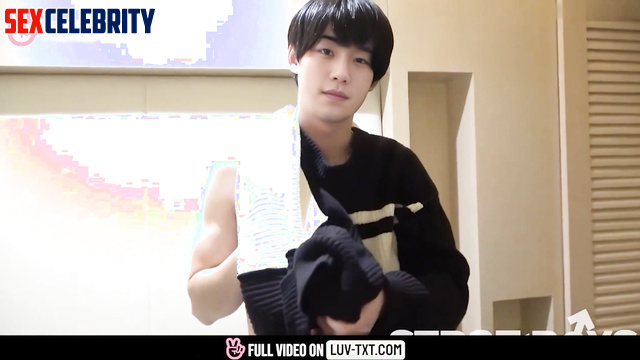 Korean Actor Jung Haein (정해인) showing His body