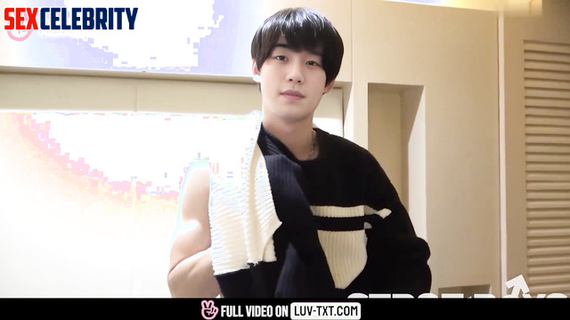 Korean Actor Jung Haein (정해인) showing His body