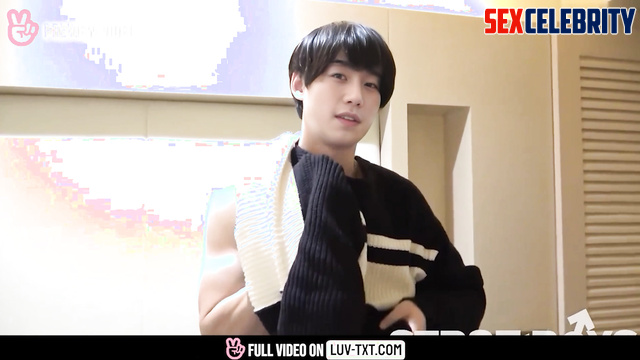 Korean Actor Jung Haein (정해인) showing His body