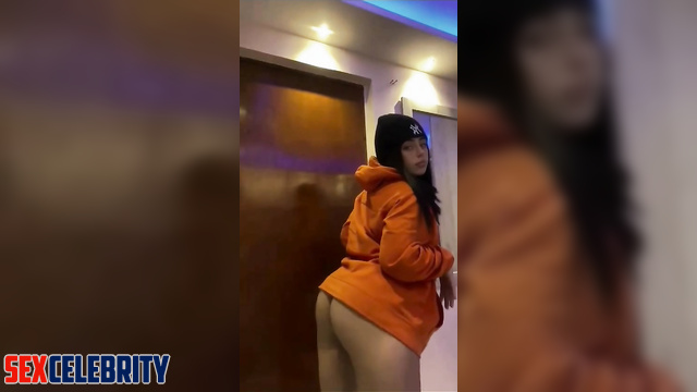 Face Swap Nicki Nicole undresses on camera