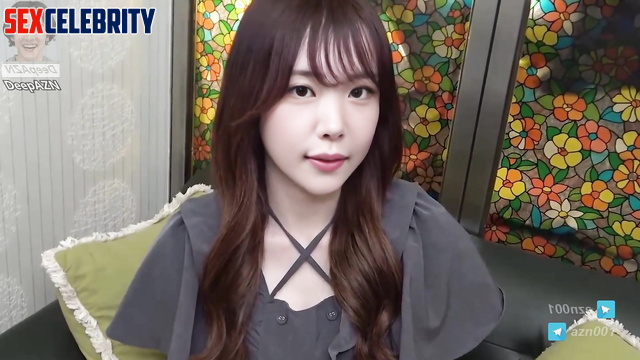 Deepfake Qwer Hina laughs at the camera 히나 큐더블유이알