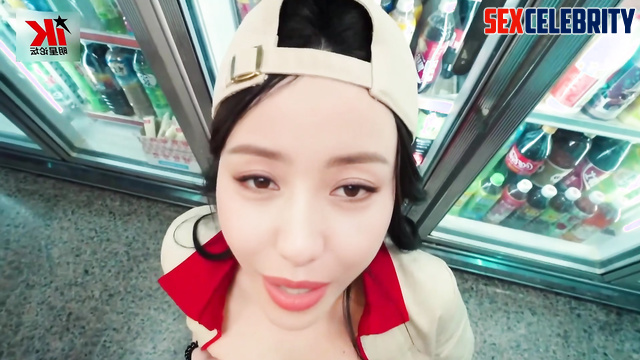 Using her pussy for free in this shop - Tong Liya 佟丽娅 假名人色情片