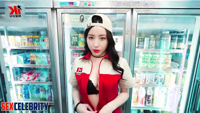 Using her pussy for free in this shop - Tong Liya 佟丽娅 假名人色情片