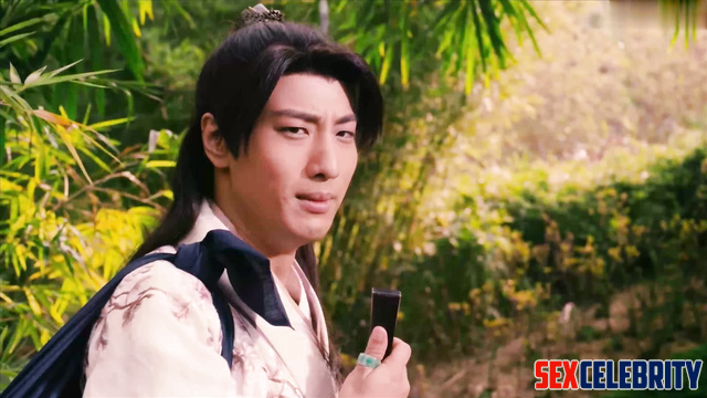 Stunning brunette Tong Liya (佟丽娅) helps the warriors to relax 人工智能