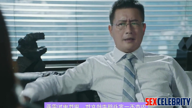 Passionate love in the office lift - Jiang Shuying (江疏影 智能换脸) face swap